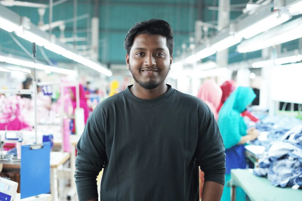 現地の生産管理のリーダーを務めるタンビルさん